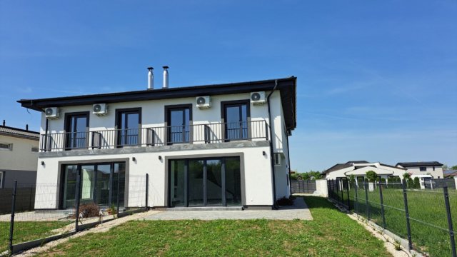 Eladó ikerház, Siófokon 134.99 M Ft, 4 szobás