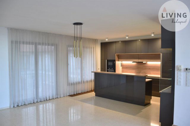 Kiadó téglalakás, albérlet, VI. kerületben, Andrássy úton