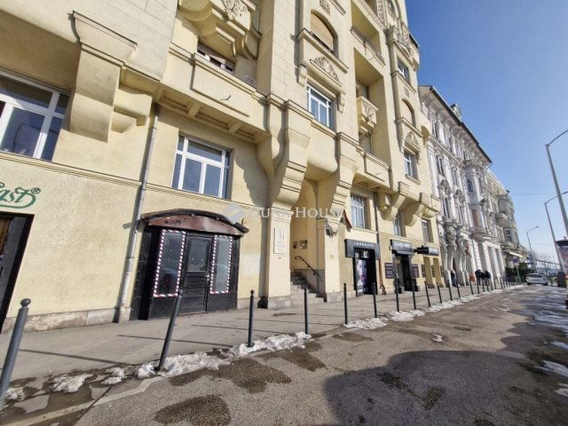 Kiadó üzlethelyiség, Budapesten, V. kerületben 838 E Ft / hó