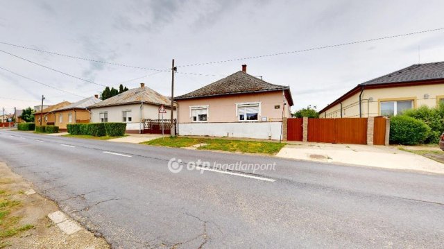 Eladó családi ház, Mándokon 22 M Ft, 4 szobás