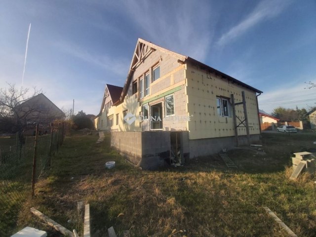 Eladó sorház, Veresegyházon 250 M Ft, 1 szobás