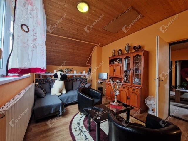 Eladó családi ház, Ászáron 64.9 M Ft, 5 szobás