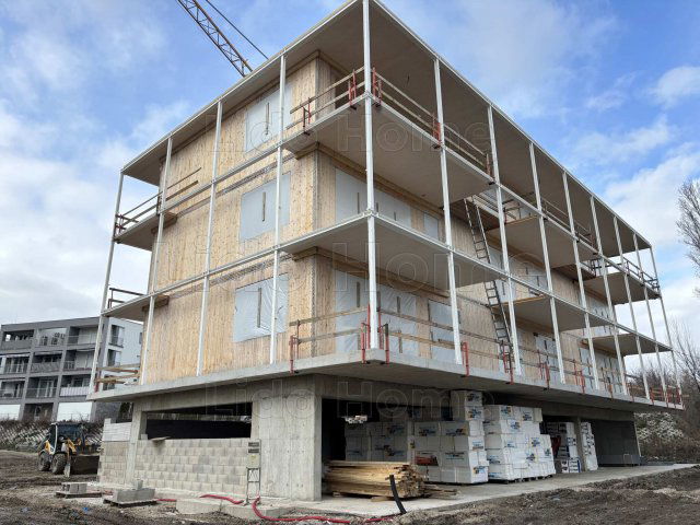 Eladó téglalakás, Balatonfüreden 127.06 M Ft, 3 szobás