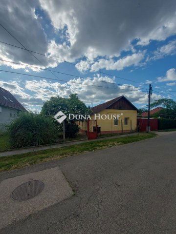 Eladó családi ház, Szolnokon 16.5 M Ft, 2 szobás