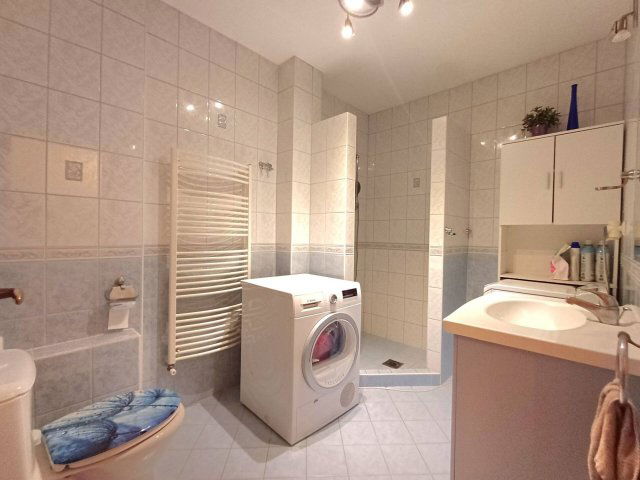 Eladó családi ház, Etyeken 119 M Ft, 6 szobás