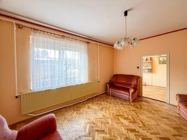 Eladó családi ház, Tatán 79.9 M Ft, 5 szobás