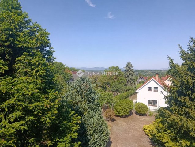 Eladó családi ház, Veresegyházon 135 M Ft, 6 szobás