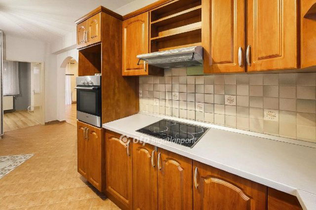 Eladó téglalakás, Egerben 84.9 M Ft, 4 szobás