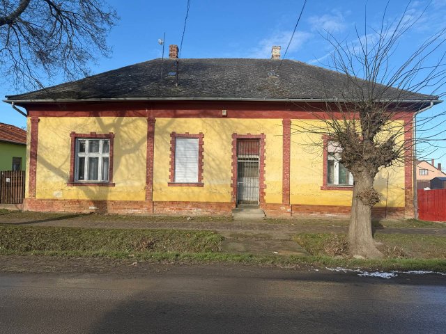 Eladó családi ház, Jászladányon 15.6 M Ft, 5+2 szobás