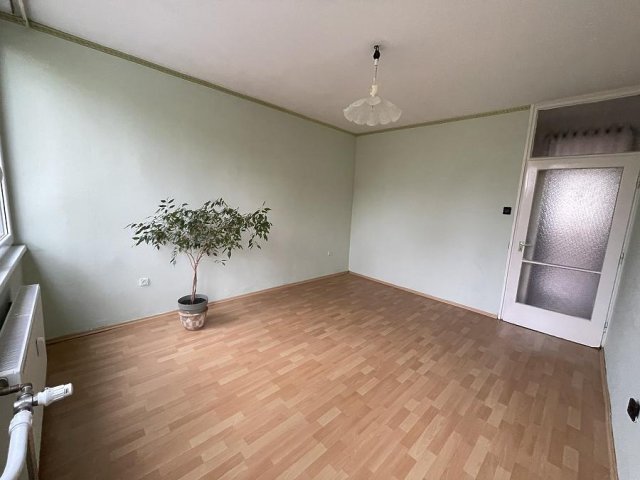 Eladó panellakás, Vácon 56 M Ft, 2 szobás / költözzbe.hu