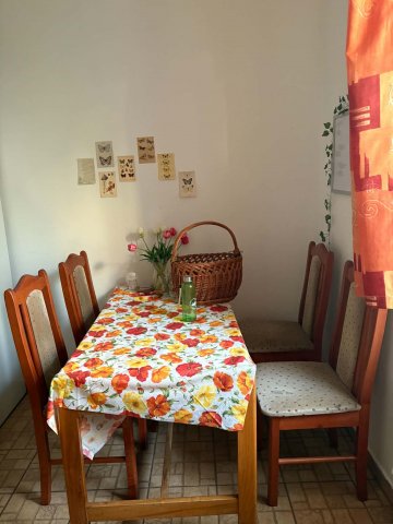 Kiadó téglalakás, albérlet, Pécsett, János utcában, 3 szobás