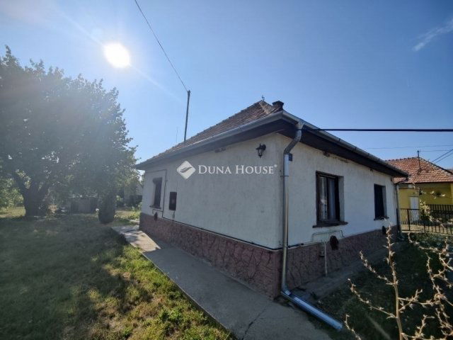 Eladó családi ház, Úrin 49 M Ft, 3 szobás