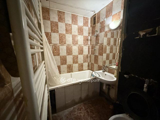 Eladó panellakás, Budapesten, XV. kerületben 55 M Ft, 2 szobás