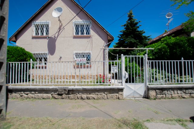 Eladó családi ház, Budapesten, XVI. kerületben, Locsoló utcában