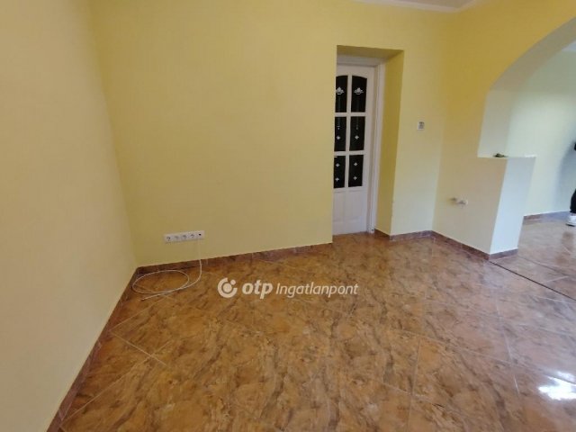 Kiadó üzlethelyiség, Szentesen 70 E Ft / hó