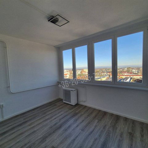 Eladó téglalakás, Miskolcon 35.5 M Ft, 3 szobás