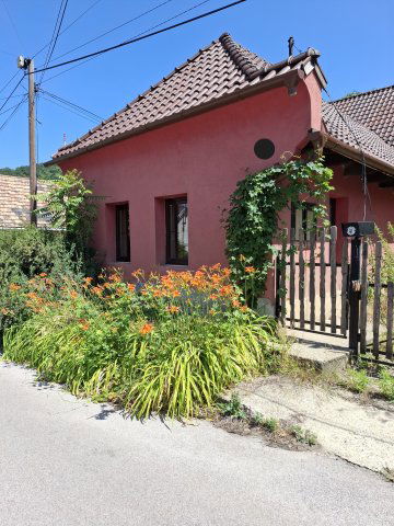 Eladó családi ház, Tatabányán 48 M Ft, 3 szobás