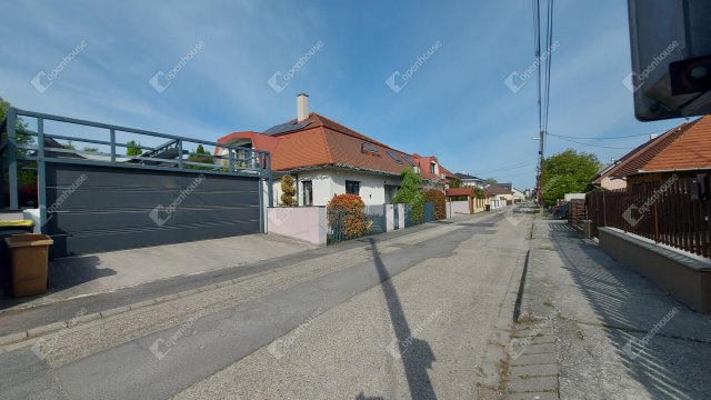Eladó családi ház, Győrött 317 M Ft, 5 szobás