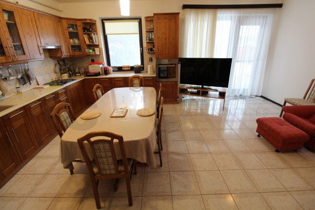 Eladó ikerház, Szegeden 140 M Ft, 5+1 szobás