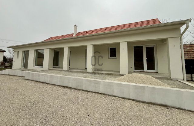Eladó családi ház, Bakonyszentlászlón 79.9 M Ft, 4 szobás