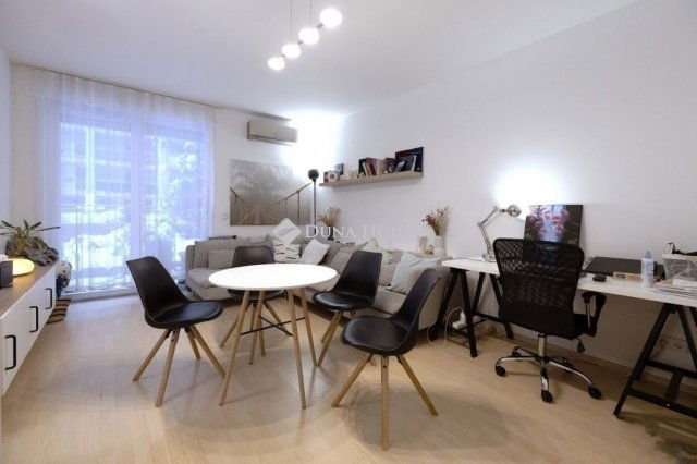 Eladó téglalakás, Budapesten, VIII. kerületben 82 M Ft, 2 szobás