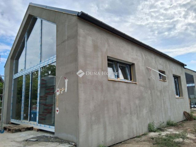 Eladó családi ház, Siófokon 88 M Ft, 3 szobás