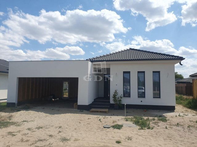 Eladó családi ház, Kecskeméten 81.5 M Ft, 2 szobás