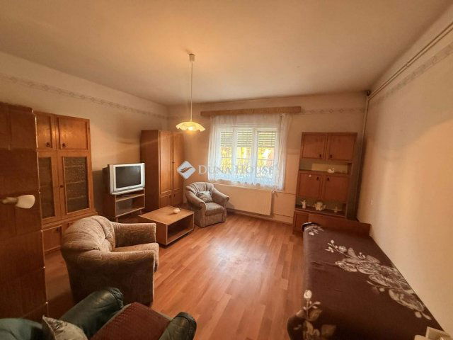 Eladó családi ház, Mosonmagyaróváron 51.99 M Ft, 2 szobás