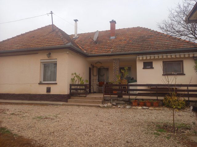 Eladó családi ház, Baján 55.9 M Ft, 3 szobás