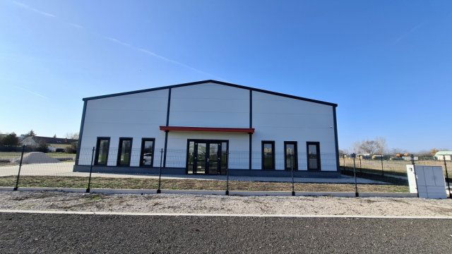 Eladó ipari ingatlan, Szolnokon 465 M Ft / költözzbe.hu