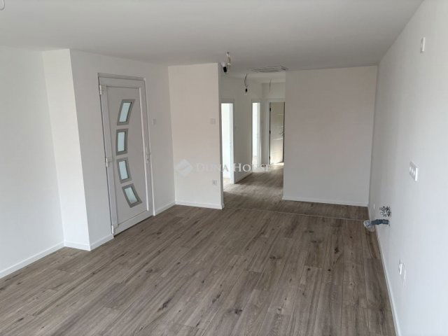 Eladó téglalakás, Esztergomban, Matyasovszky utcában 66.9 M Ft