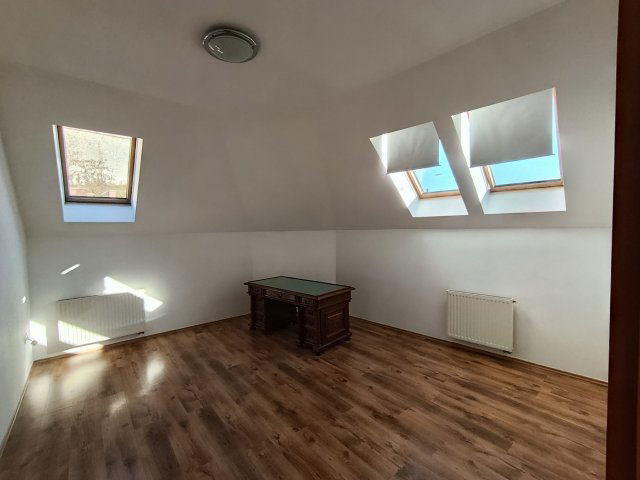 Eladó téglalakás, Veszprémben 119 M Ft, 4 szobás