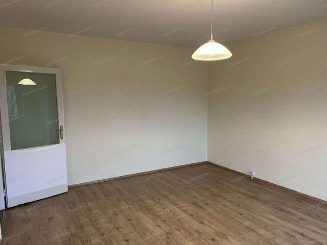 Kiadó panellakás, albérlet, Kecskeméten 100 E Ft / hó, 1 szobás