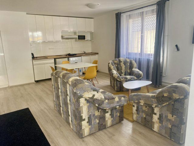 Kiadó téglalakás, albérlet, Komáromban 160 E Ft / hó, 2 szobás