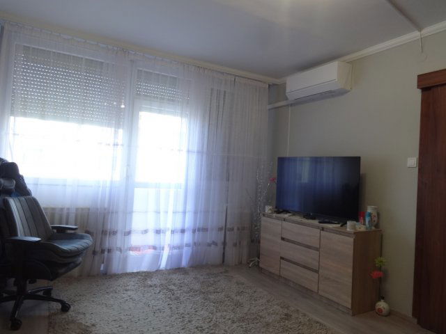 Eladó téglalakás, Szolnokon 31.9 M Ft, 2 szobás
