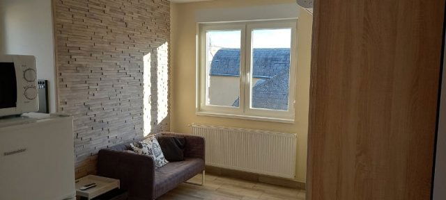 Kiadó téglalakás, albérlet, Pécsett, Kürt utcában, 2 szobás