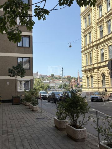 Eladó téglalakás, Budapesten, V. kerületben 94.9 M Ft, 1 szobás