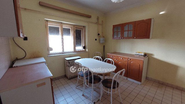 Eladó családi ház, Kisújszálláson 20.5 M Ft, 2 szobás