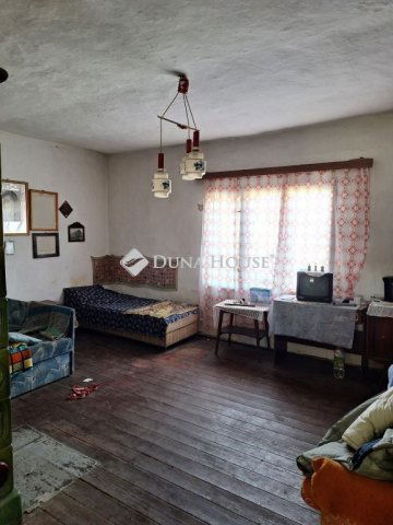 Eladó családi ház, Tetétlenen 5.7 M Ft, 2 szobás
