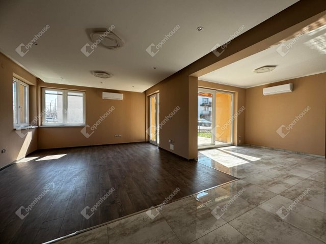 Eladó ikerház, Székesfehérvárott 110 M Ft, 5 szobás