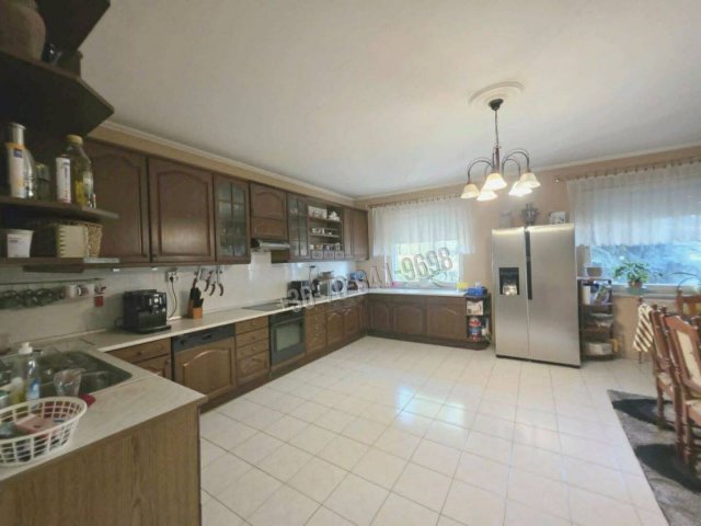 Eladó családi ház, Nagyvenyimen 89.9 M Ft, 4 szobás