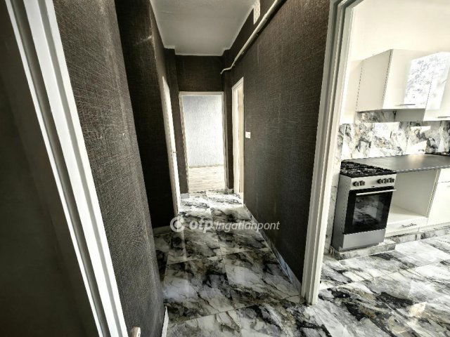 Eladó téglalakás, Kisújszálláson 26.5 M Ft, 1+1 szobás