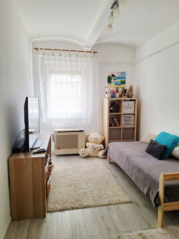 Eladó téglalakás, Budapesten, XIII. kerületben, Gyermek téren