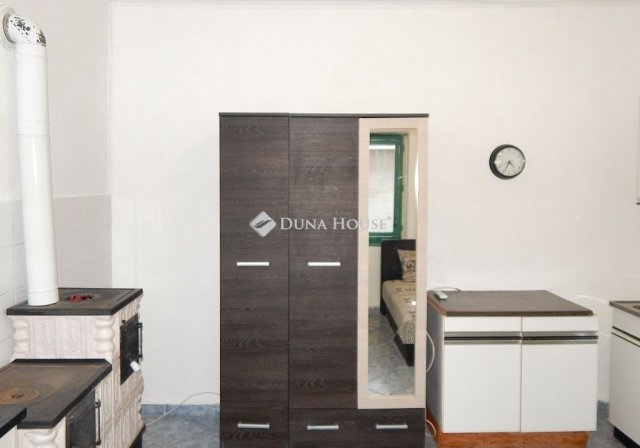 Eladó családi ház, Sárbogárdon 17.9 M Ft, 1 szobás