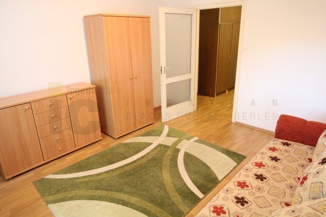 Kiadó téglalakás, albérlet, Szegeden, Hargitai utcában