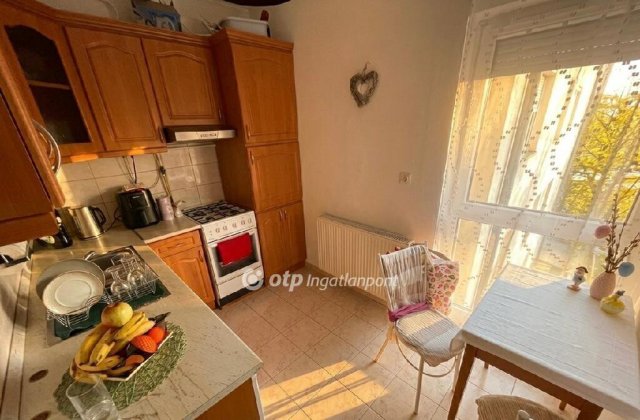 Eladó téglalakás, Nyíregyházán 39.99 M Ft, 1 szobás