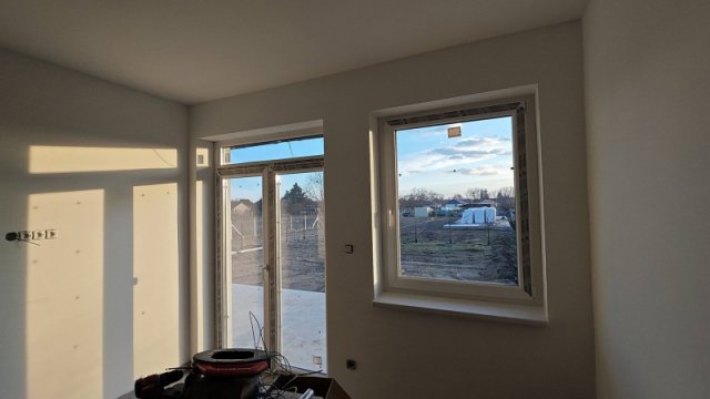 Eladó családi ház, Dánszentmiklóson 58.5 M Ft, 4 szobás