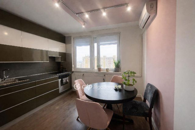 Eladó panellakás, Debrecenben 69.9 M Ft, 1+2 szobás