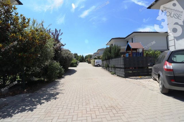 Eladó családi ház, Kecskeméten 135.9 M Ft, 5 szobás