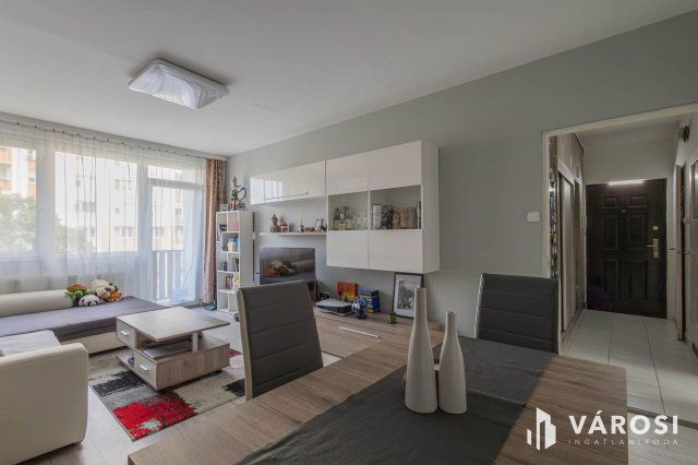 Eladó panellakás, Szegeden 49.99 M Ft, 2 szobás